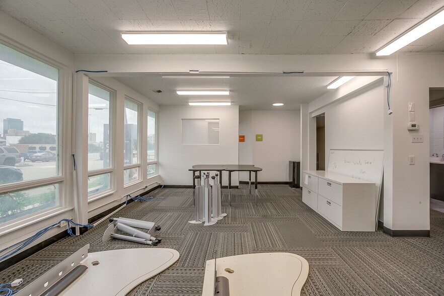 More Photos Of 1413 Rio Grande Ave, Fort Worth Office For Lease