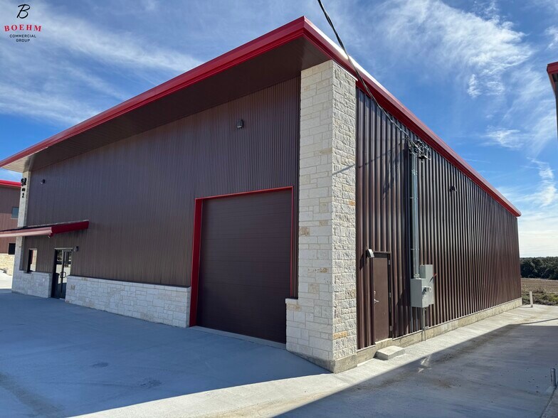 More Photos Of 52 Worth Dr, Boerne Warehouse For Lease