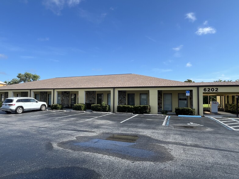 More Photos Of 6202 Presidential Ct, Fort Myers Medical For Sale