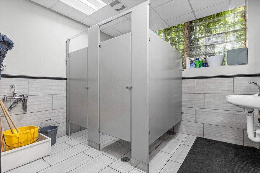 More Photos Of 26051 Michigan Ave, Inkster Warehouse For Sale