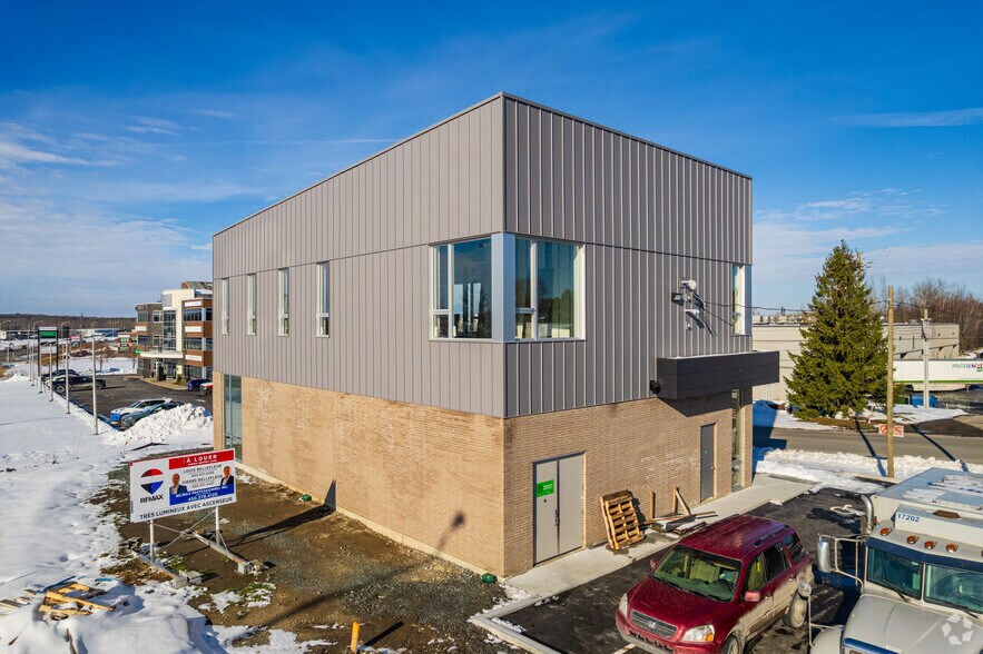 Primary Photo Of 135 Rue De Sherbrooke, Cowansville Freestanding For Lease