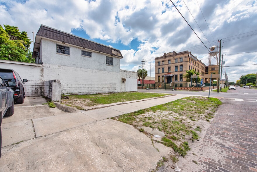 More Photos Of 1406 N Howard Ave, Tampa Office For Sale