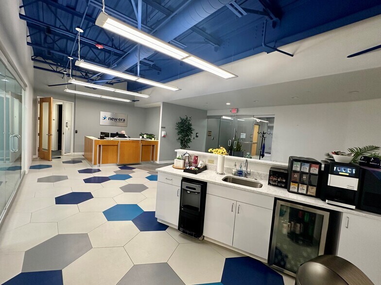More Photos Of 301 Pennsylvania Pky, Indianapolis Office For Lease