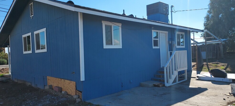 More Photos Of 27564 Highway 119, Taft Specialty For Sale