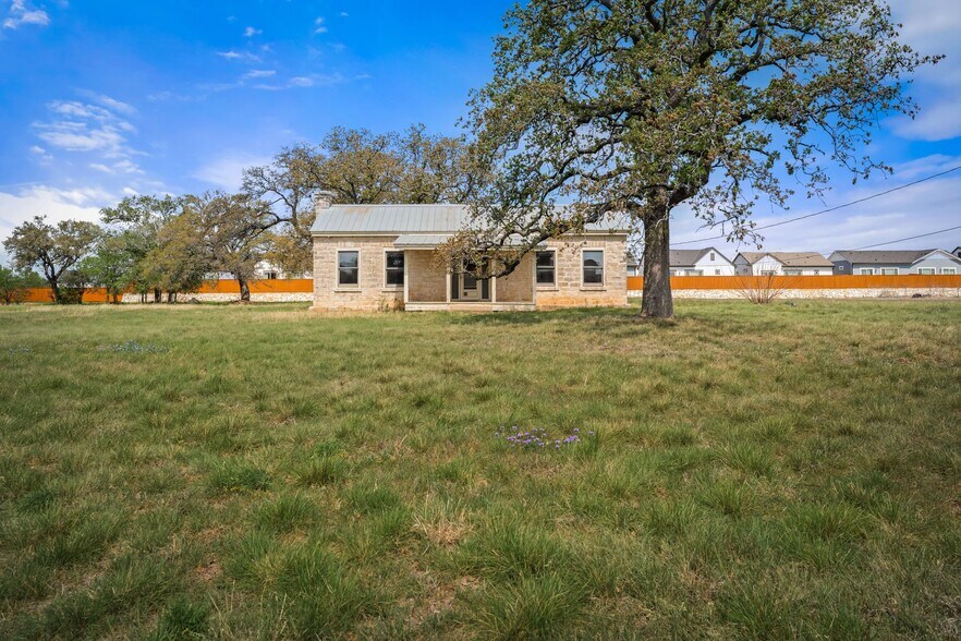 More Photos Of 600 County Road 263, Liberty Hill Specialty For Lease