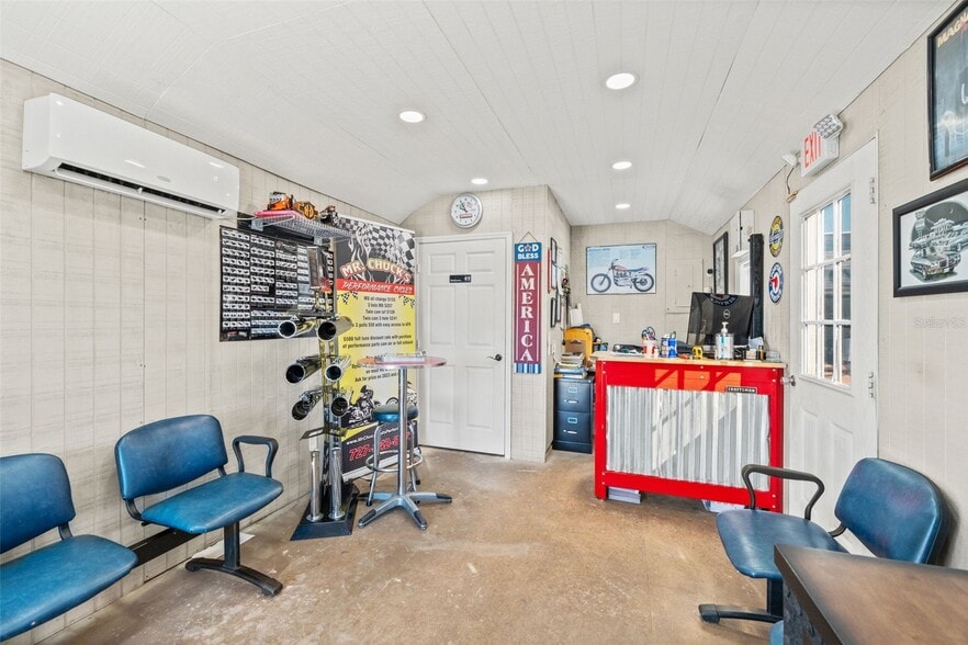 More Photos Of 9539 State Road 52, Hudson Flex For Sale