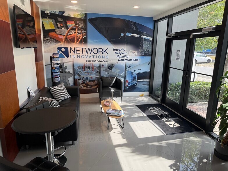 More Photos Of 2115-2145 SW 2nd Ave, Fort Lauderdale Showroom For Sale