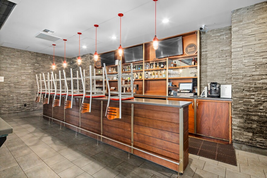 More Photos Of 22406 Pacific Highway South, Des Moines Hotel For Sale