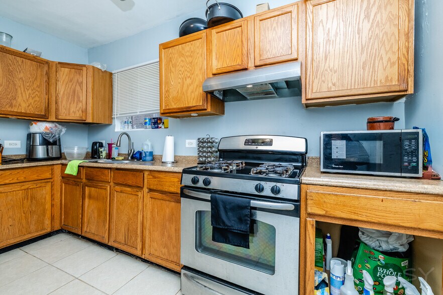 More Photos Of 7751 S Phillips Ave, Chicago Industrial For Sale