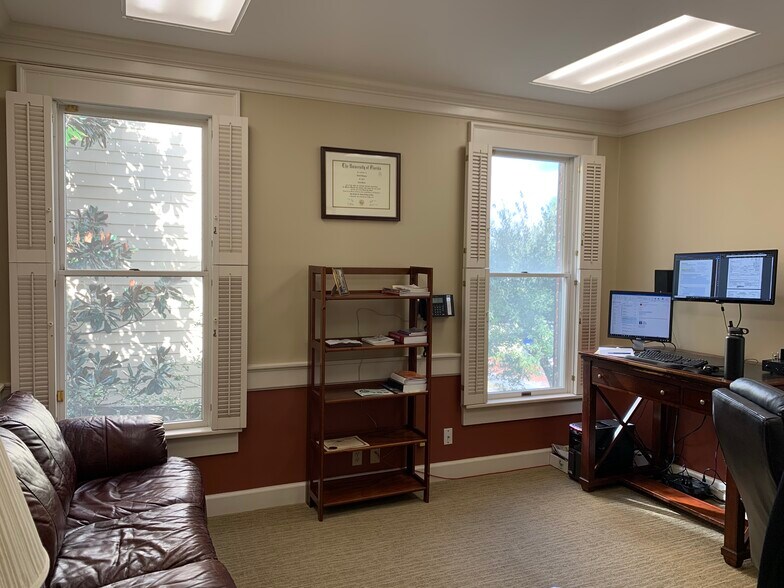 More Photos Of 102-106 NW 2nd Ave, Gainesville Office For Lease