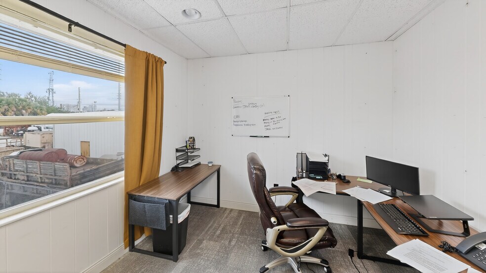 More Photos Of 515-519 18th St, Orlando Warehouse For Lease