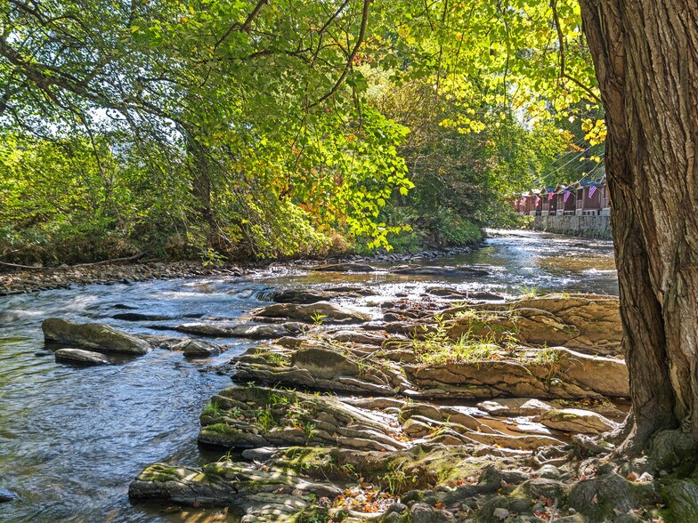 More Photos Of 125 Tee Pee Dr, Whittier Hotel For Sale