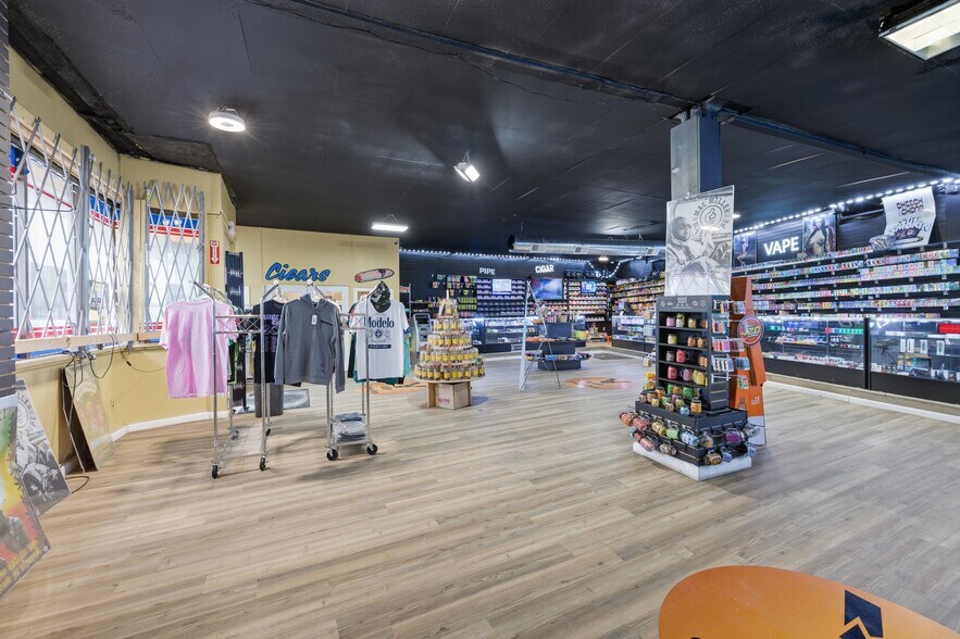 More Photos Of 4413 Glenway Ave, Cincinnati Storefront For Sale