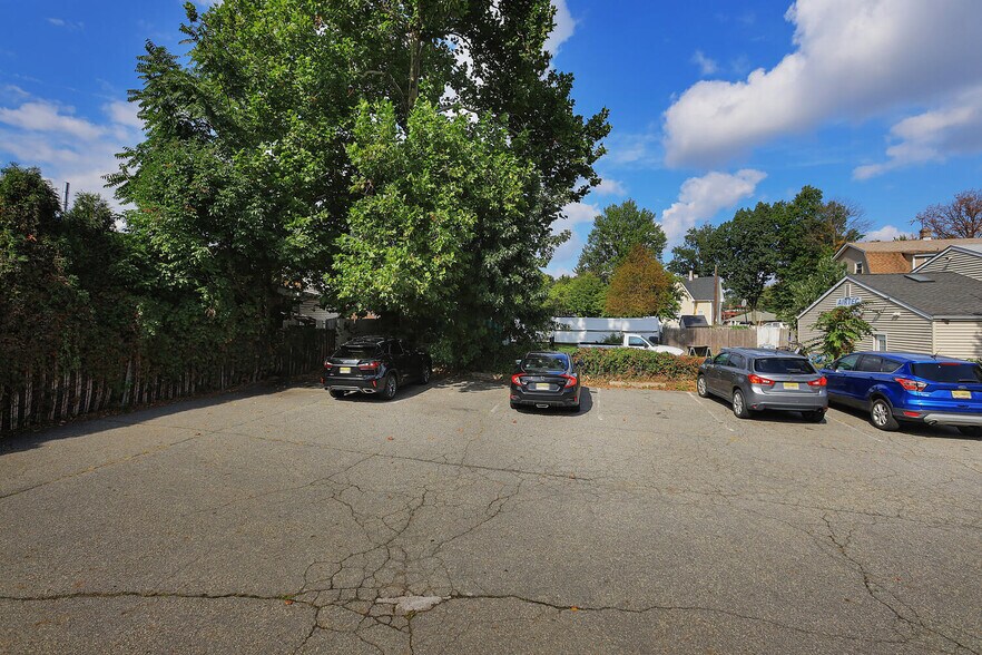 More Photos Of 676 Amboy Ave, Woodbridge Medical For Lease