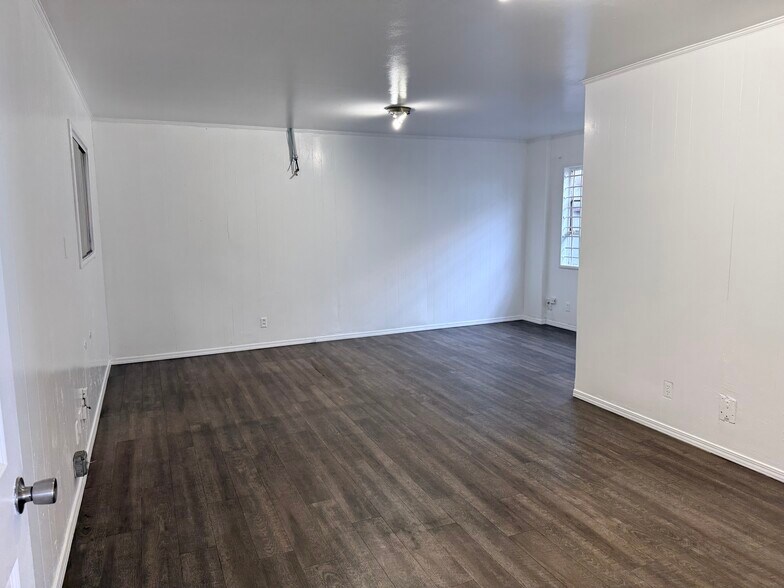 More Photos Of 604 McClary Ave, Oakland Warehouse For Lease