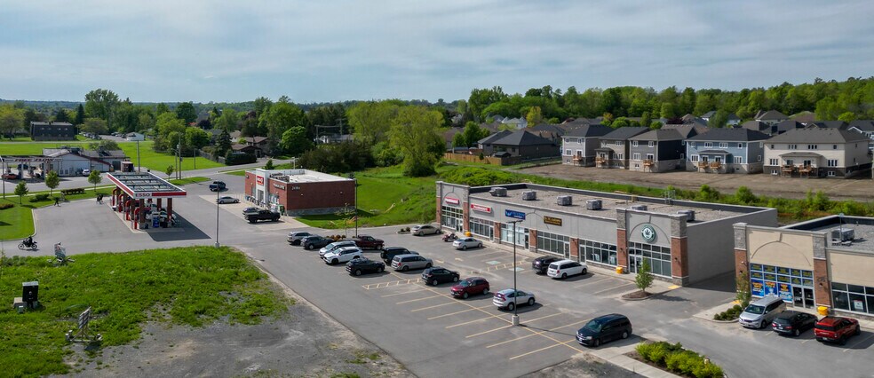 More Photos Of 218 Main St, Loyalist General Retail For Lease