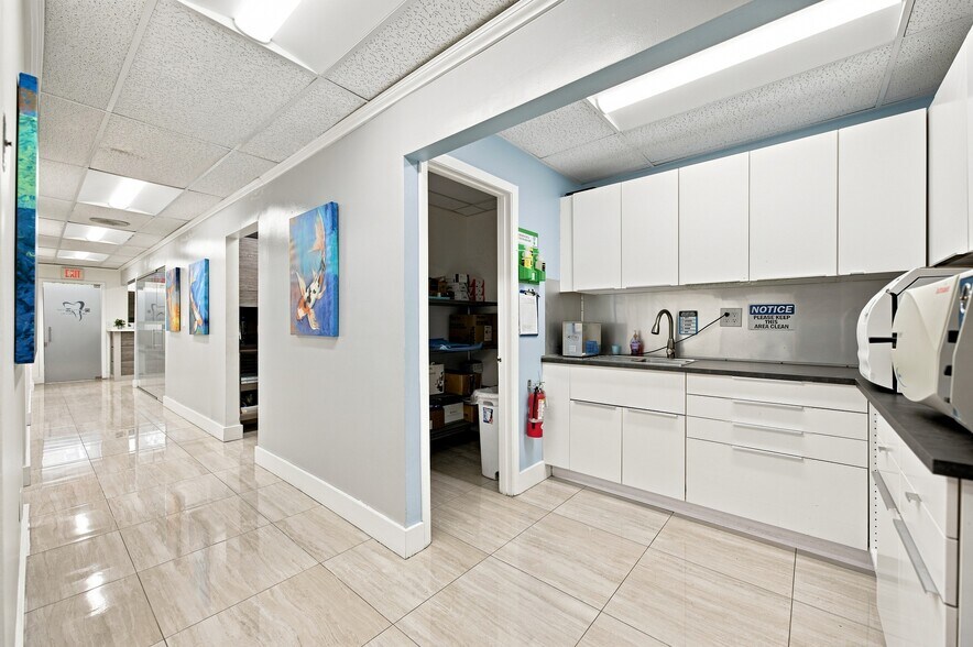 More Photos Of 610-618 NE 124th St, North Miami Office For Sale