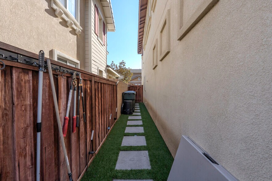 More Photos Of 10997 Cedarhurst Way, Riverside Multifamily For Sale