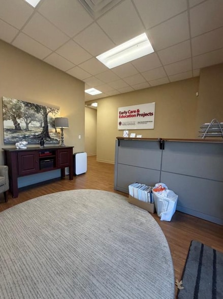 More Photos Of 1641 W 15th St, Fayetteville Storefront For Lease