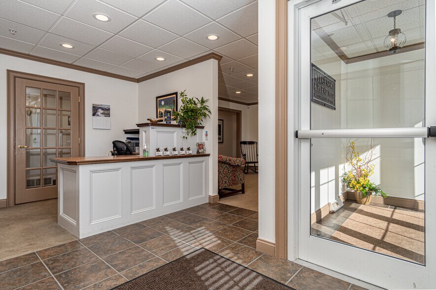More Photos Of 5 Emma Ln, Clifton Park Office For Lease