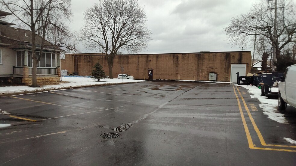 More Photos Of 141-159 Chestnut St, Burlington Freestanding For Sale