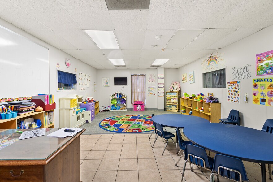 More Photos Of 16737 Sprawling Oaks Dr, Conroe Daycare Center For Sale