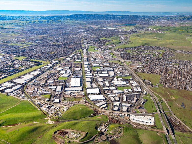 More Photos Of 7500 National Dr, Livermore Light Manufacturing For Sale
