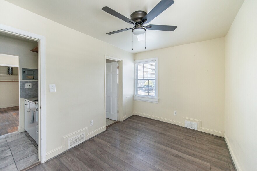More Photos Of 200-204 S Veitch St, Arlington Apartments For Sale