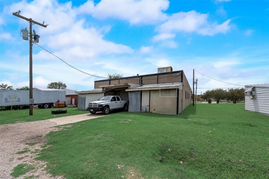 More Photos Of 203 E Main St, Forney Freestanding For Sale