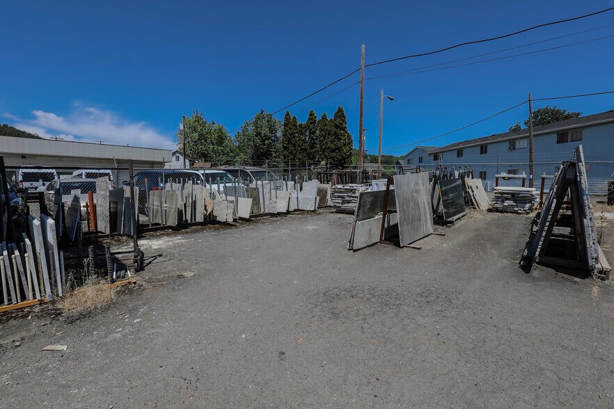 More Photos Of 403 NE Winchester St, Roseburg Freestanding For Sale