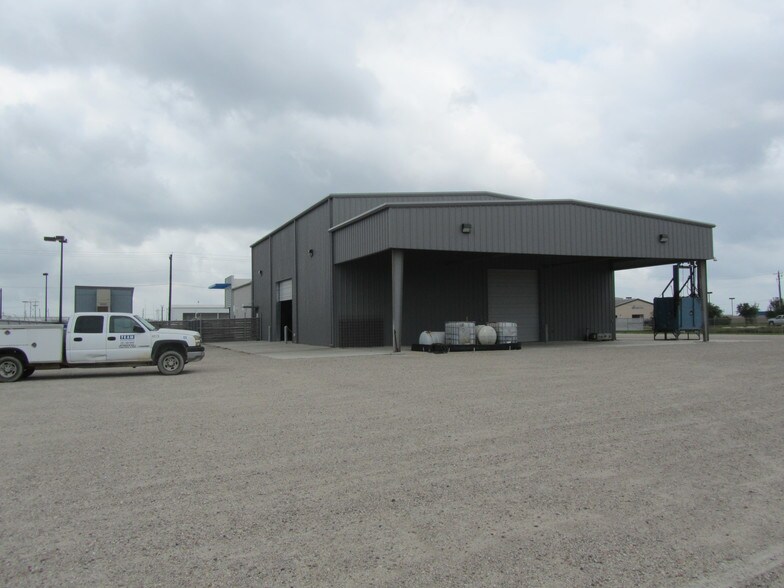 More Photos Of 1401 Cathead Rd, Corpus Christi Warehouse For Lease