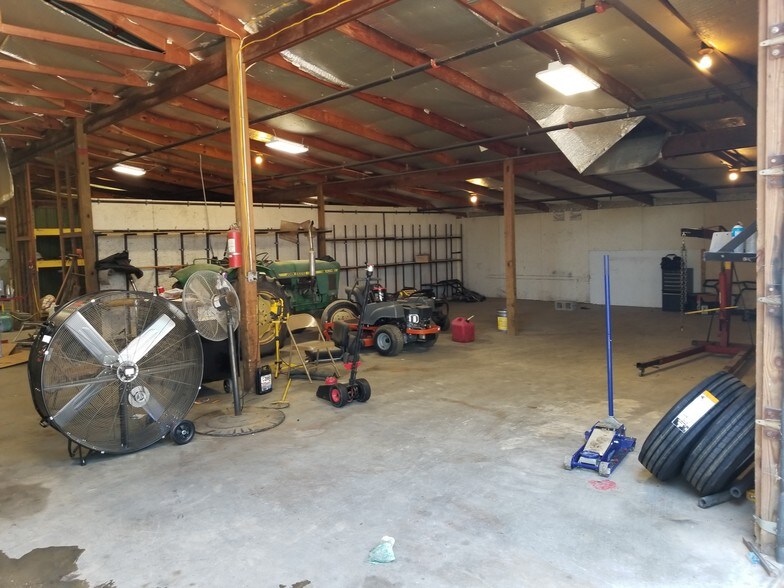 More Photos Of 2725 Priceville Rd, Gilbert Light Distribution For Lease