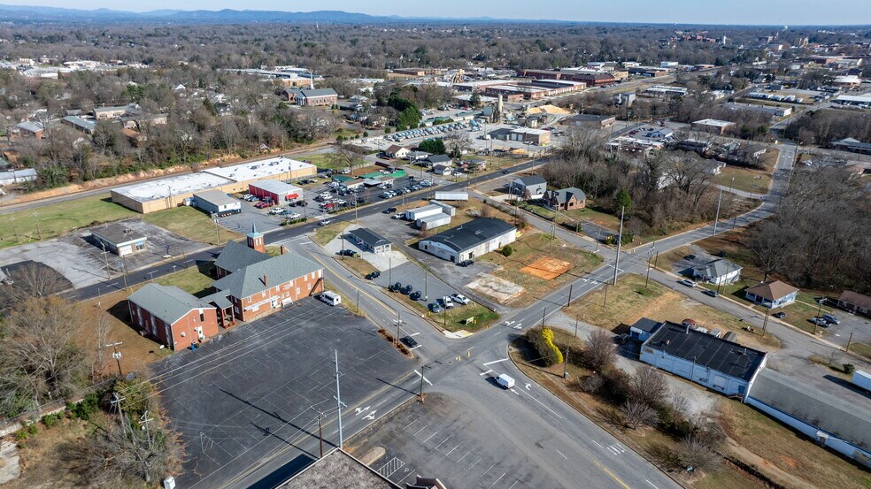 More Photos Of 121 13th St SW, Hickory Office For Sale