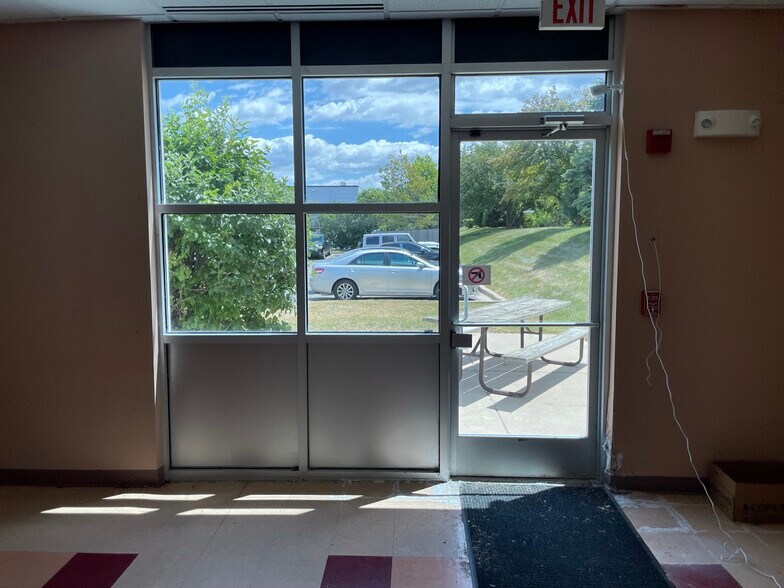 More Photos Of 7055 High Grove Blvd, Burr Ridge Medical For Lease