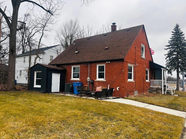 More Photos Of 26101 W Warren St, Dearborn Heights Flex For Lease