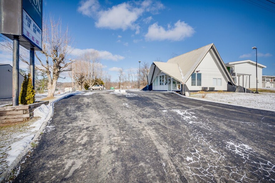 More Photos Of 15589 Lee Hwy, Bristol Apartments For Sale