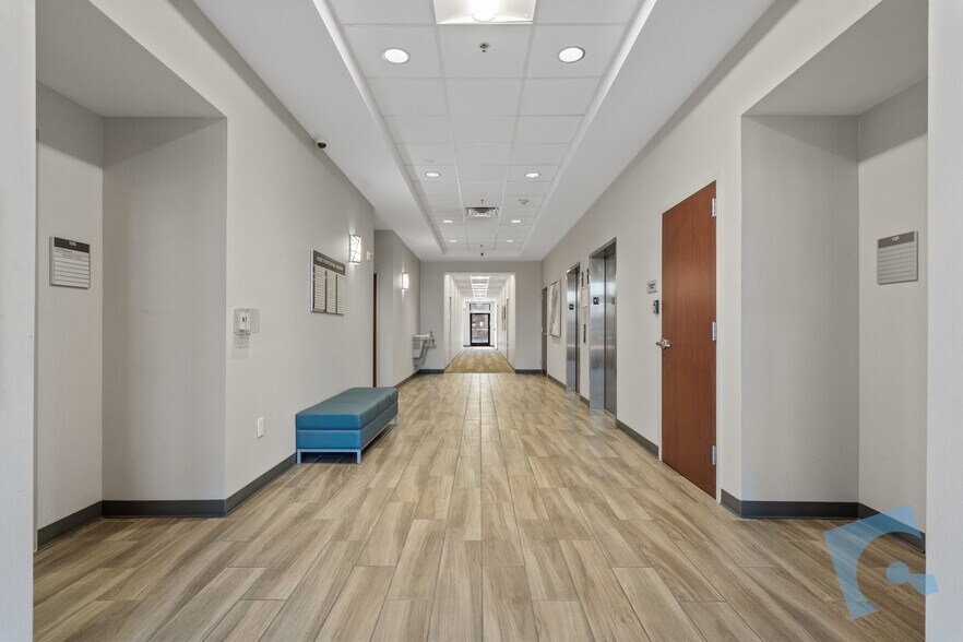 More Photos Of 809 W Harwood Rd, Hurst Medical For Lease