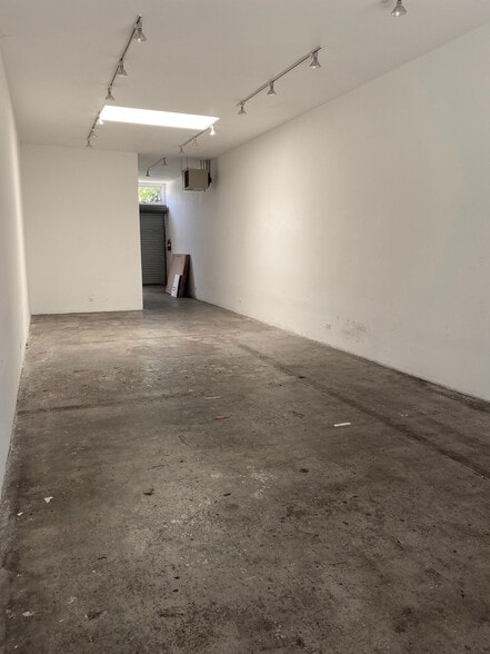 More Photos Of 3707-3711 W Jefferson Blvd, Los Angeles Warehouse For Lease