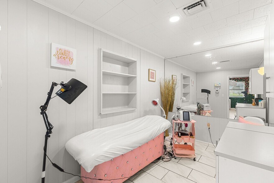 More Photos Of 120 S 10th Ave, Hattiesburg General Retail For Sale