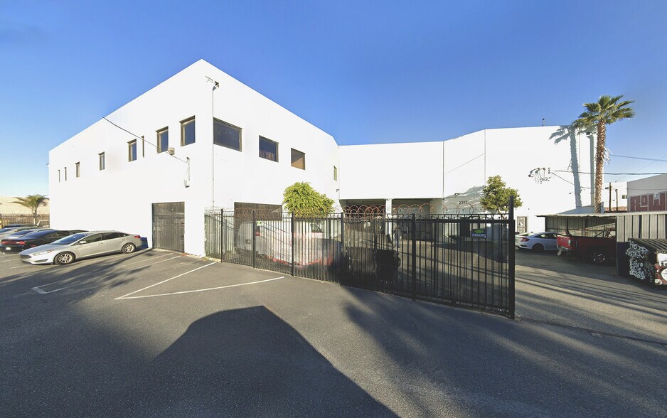 Primary Photo Of 2317 S Santa Fe Ave, Los Angeles Manufacturing For Lease