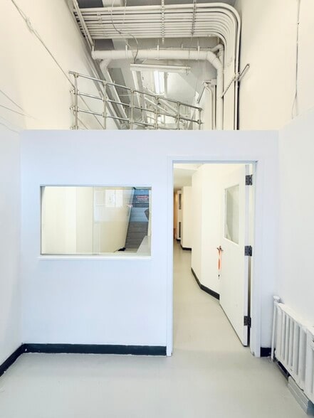 More Photos Of 348 W 36th St, New York Apartments For Lease