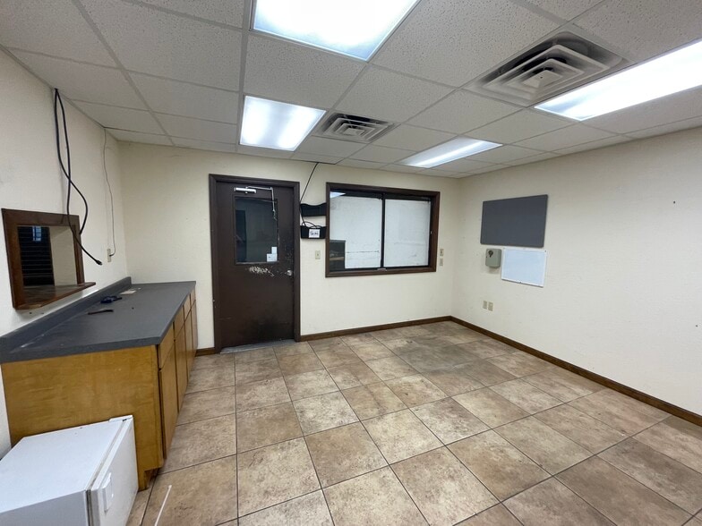 More Photos Of 2317-2319 Griffin Rd, Leesburg Warehouse For Lease