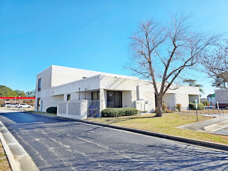 More Photos Of 1208 E Main St, Havelock Office For Sale