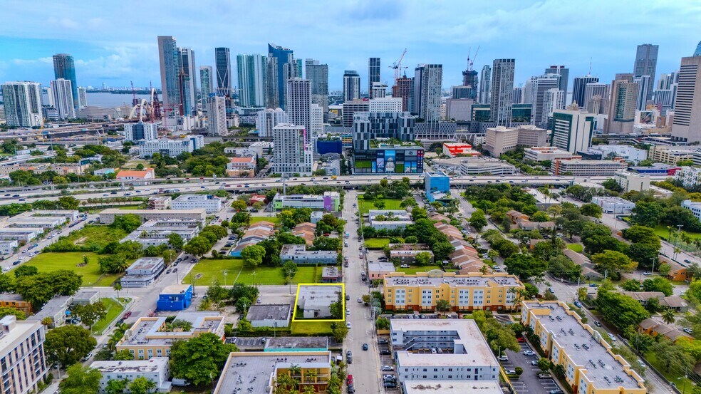 More Photos Of 702 NW 5th Ave, Miami Flex For Sale