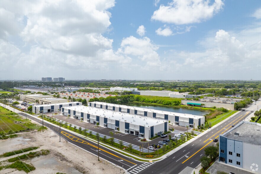 More Photos Of 6175 NW 102nd Ave, Doral Showroom For Lease