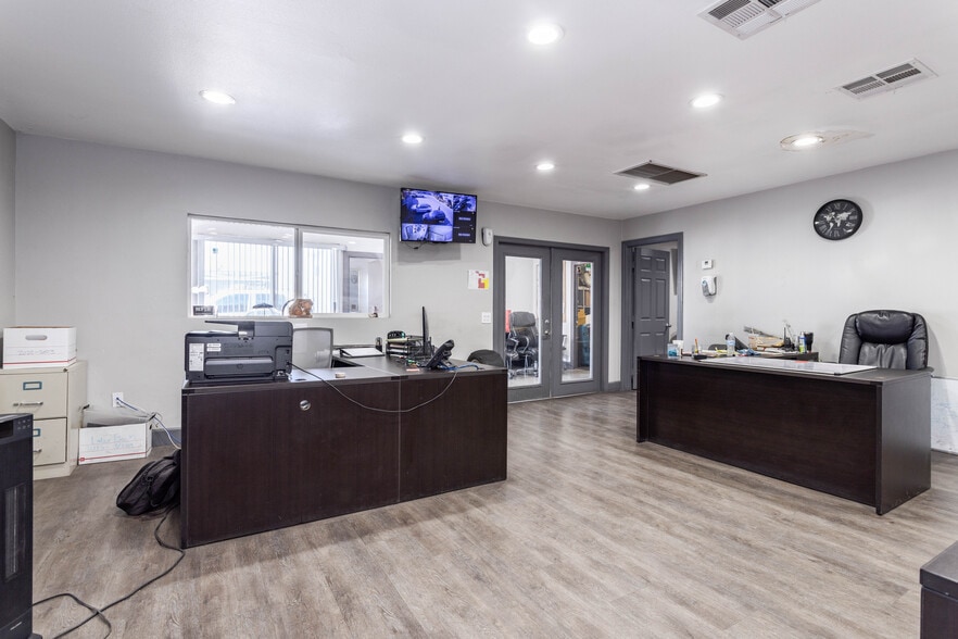 More Photos Of 669 Arroyo St, San Fernando Manufacturing For Sale