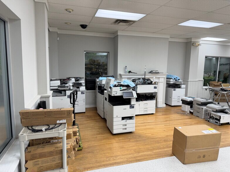 More Photos Of 256 Vann Dr, Jackson Storefront Retail Office For Sale