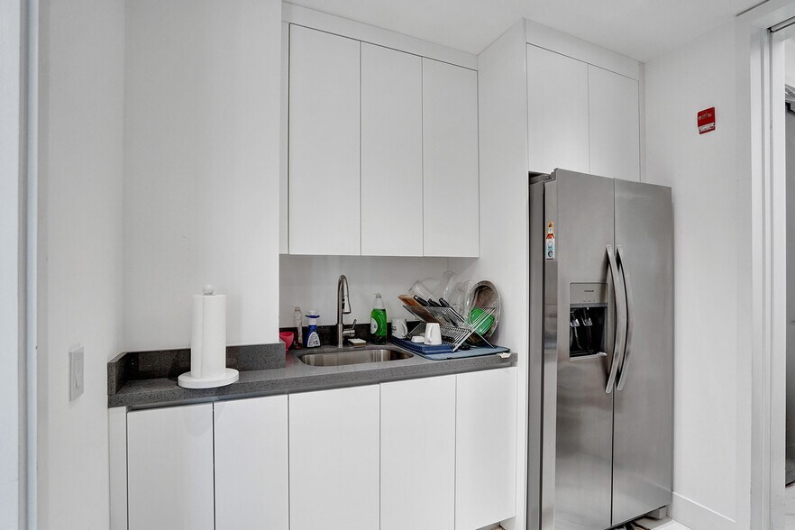 More Photos Of 18851 NE 29th Ave, Aventura Office For Lease