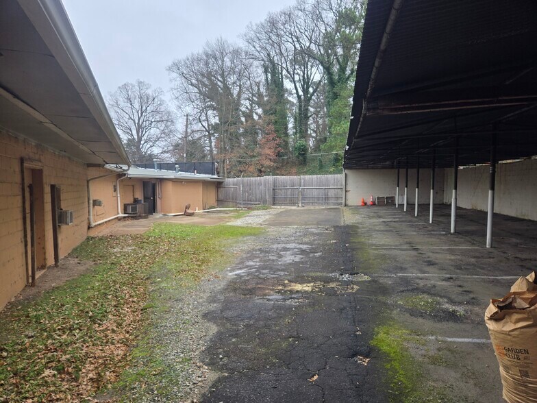 More Photos Of 1999 Pryor Rd, Atlanta Warehouse For Sale