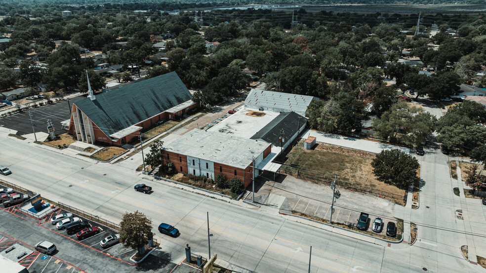 Primary Photo Of 900 Natchez Ave, Pasadena Schools For Sale